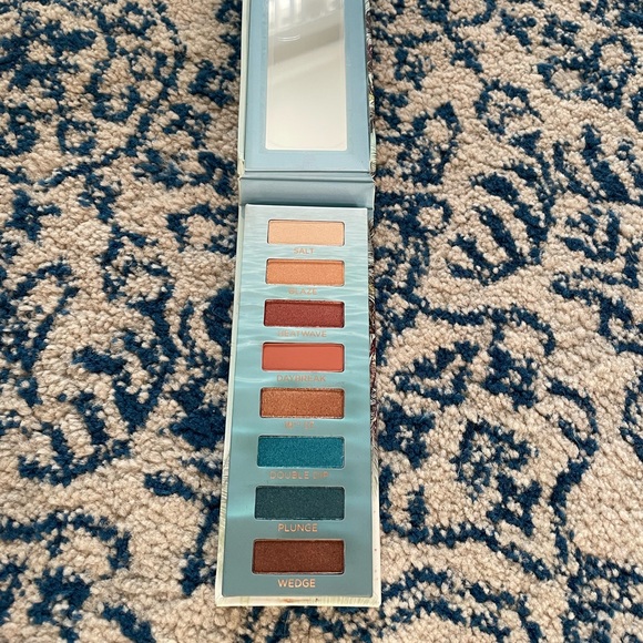 NIB Urban Decay Beached Palette - Picture 5 of 6